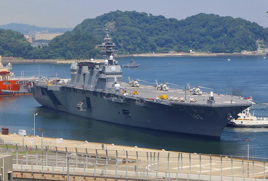 出云号与075型船坞对比，军事力量的不同展现，出云号与075型船坞对比，军事力量的展现差异