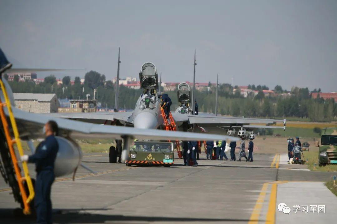 中国空军装备的重型歼击机,力量与技术的完美结合,中国空军重型歼击机,力量与技术的巅峰结合