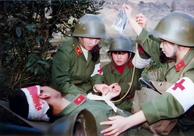 中国女兵照片，单人的力量与坚韧之美，中国女兵，单人力量与坚韧之美照片展示