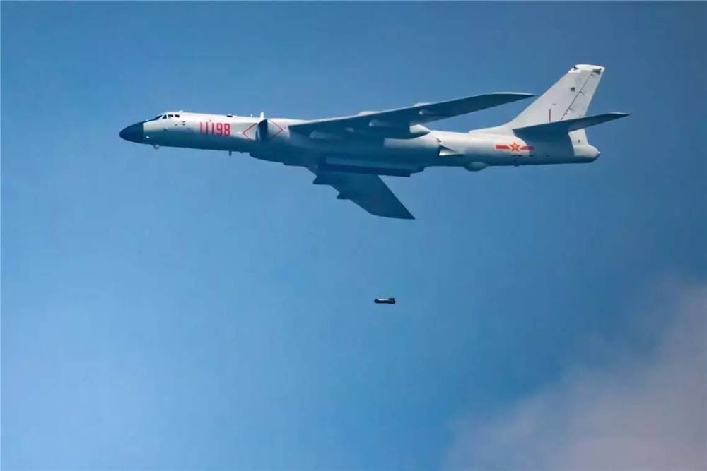 轰-6K，空中巨龙的震撼力量，空中巨龙震撼力量，轰-6K展翅高飞