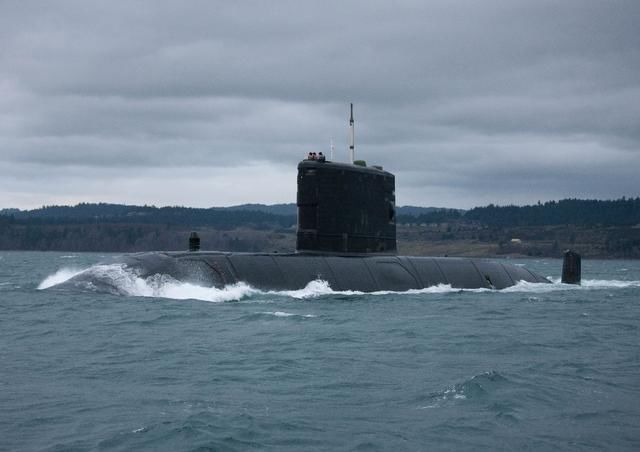 潜水艇上浮与下沉的奥秘,揭秘其原理与原因,潜水艇上浮与下沉揭秘,原理与原因探究