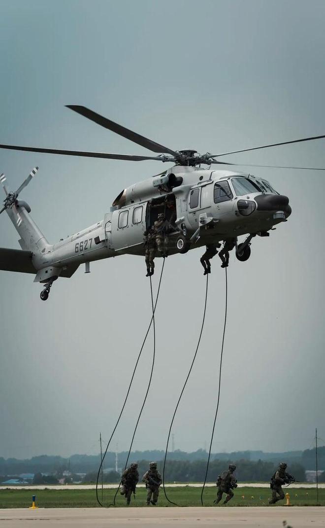 西部战区兵力布局与战略考量，为何西部战区兵力相对较少？，西部战区兵力布局与战略考量，兵力分布背后的考量因素揭秘