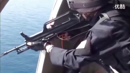 中国海军的坚定立场,用枪指海盗,维护海上安全,中国海军铁腕捍卫海上安全,坚决打击海盗行为