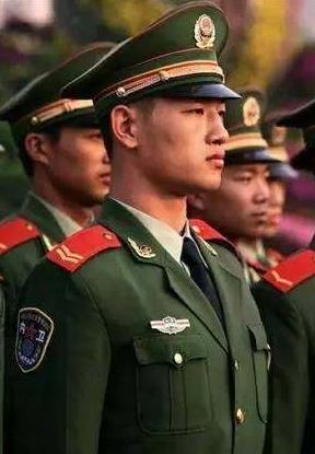 武警常服与解放军常服的区别，武警与解放军常服的区别解析
