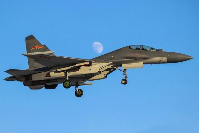 歼十六电子战飞机水平，技术前沿与作战能力的体现，歼十六电子战飞机，技术前沿展现超强作战能力