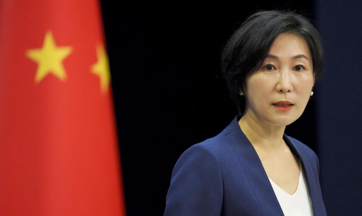 尊敬的各位领导、各位嘉宾、亲爱的同胞们，尊敬的领导、嘉宾及同胞们，共聚一堂的时刻