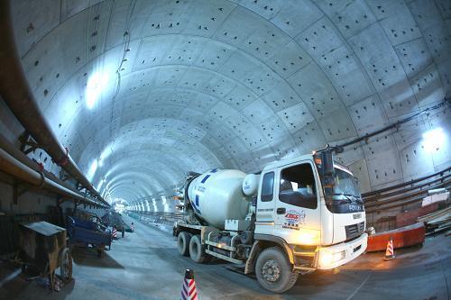 中国超大直径隧道建设最新进展,超大直径盾构机引领时代潮流,中国超大直径隧道建设最新进展,时代领先的超大直径盾构机引领潮流