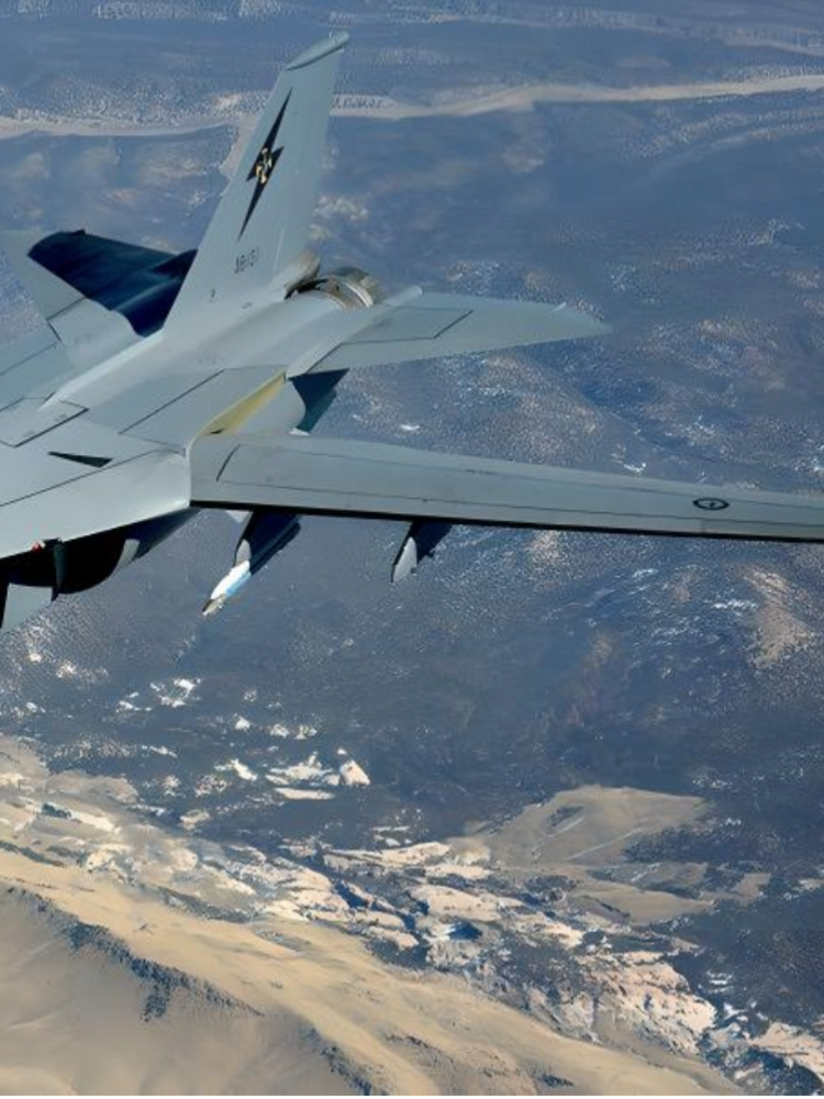 F111战术轰炸机,空中巨鹰的传奇故事,F111战术轰炸机,空中巨鹰的传奇之旅