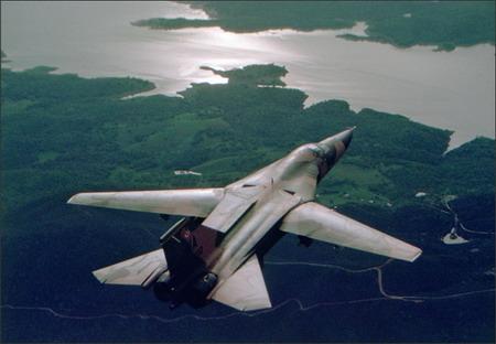 F111战术轰炸机,空中巨鹰的传奇故事,F111战术轰炸机,空中巨鹰的传奇之旅