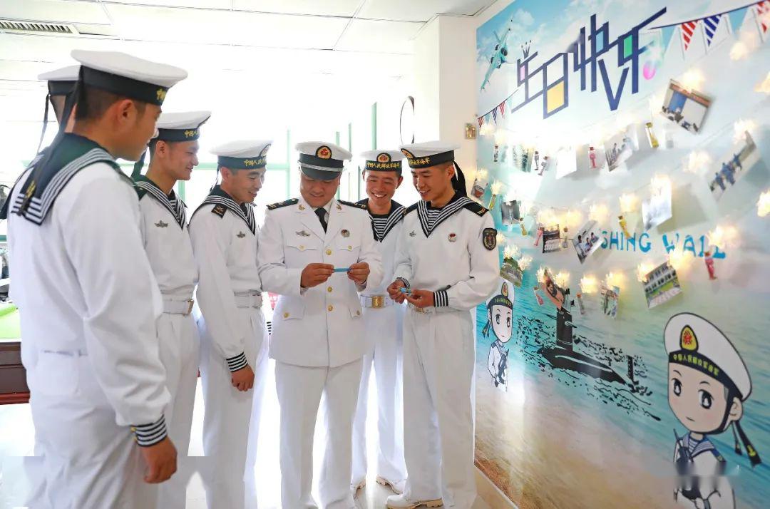 海军节日祝福——致敬英勇无畏的海洋卫士，海军节致敬海洋卫士，英勇无畏的守护力量