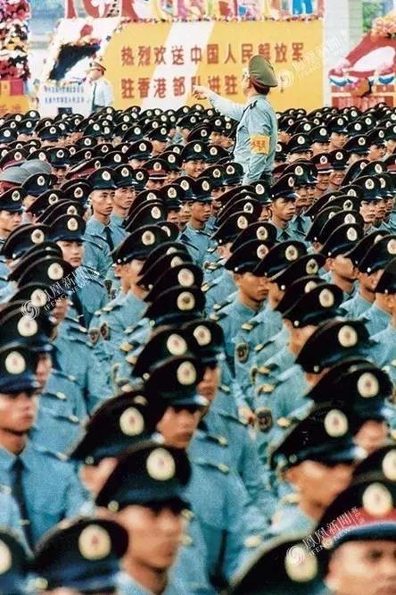 重温历史瞬间,1997年香港阅兵中暑视频回顾,重温历史瞬间,香港回归阅兵中暑视频回顾