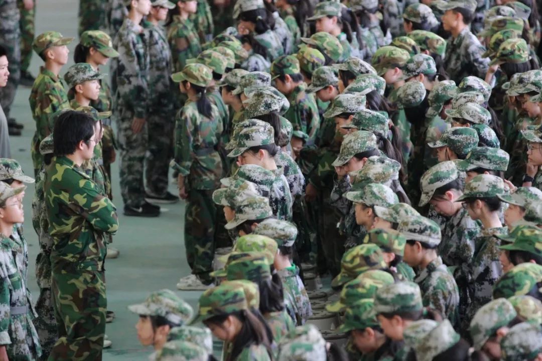 军事频道，向祖国展示我们的力量——一场视觉与情感的检阅广告盛宴，军事频道，视觉与情感的检阅广告盛宴——展示力量，共筑祖国荣耀