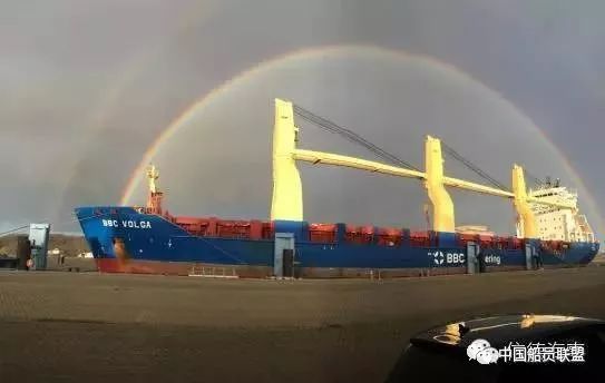 半潜船,探索未知水域的危险与挑战,半潜船,探索未知水域的冒险与挑战
