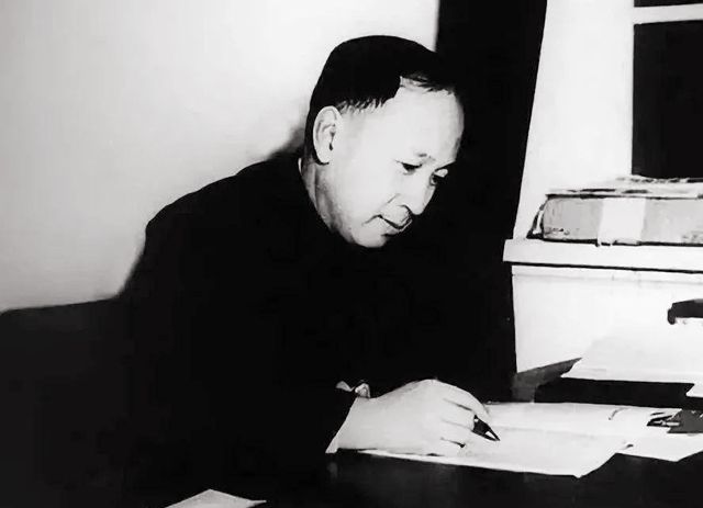 三军仪仗队送行钱学森，荣耀与敬仰的告别仪式，三军仪仗队致敬钱学森，荣耀与敬仰的告别仪式