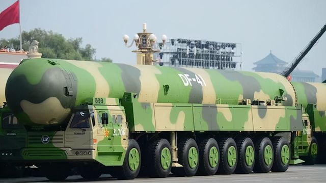 东风41发射画面，揭示中国强大实力的瞬间，东风41发射瞬间，展现中国强大实力