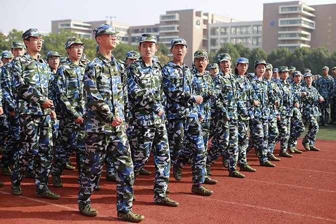 今天早上的阅兵仪式，壮丽、庄严与振奋人心的壮丽画卷，阅兵仪式，庄严壮丽，振奋人心的画卷展现