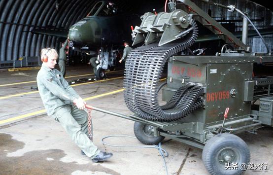 揭秘A-10攻击机弹鼓，空中巨炮的致命武器，揭秘A-10攻击机弹鼓，空中巨炮的致命武器揭秘