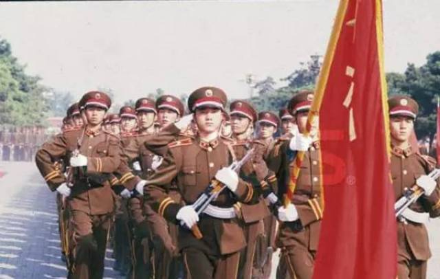 重温70年代三军仪仗队视频，感受时代的荣光，重温70年代三军仪仗队风采，感受时代荣光闪耀瞬间