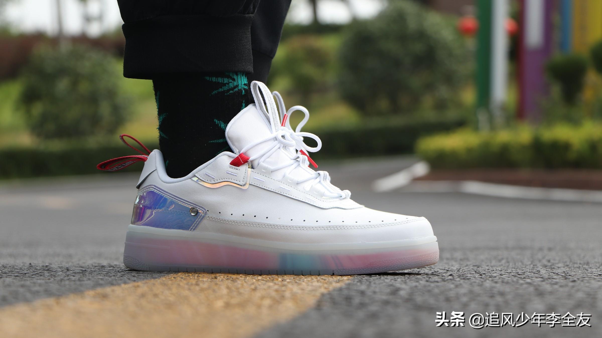 空军一号夏天会捂脚吗？关于运动鞋透气性的探讨，关于运动鞋透气性探讨，空军一号夏天是否会引起捂脚现象？
