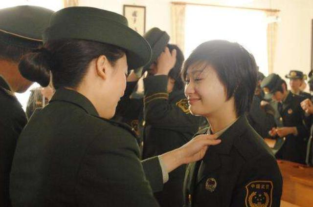 关于女兵多的部队男兵能否嫖的问题，探讨军营文化中的性别关系与道德伦理，军营文化中的性别关系与道德伦理，女兵增多背景下男兵行为的探讨