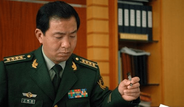 丁晓兵将军是否已退休？一位传奇将领的人生历程，丁晓兵将军，传奇将领的人生历程及现状探究（是否已退休？）
