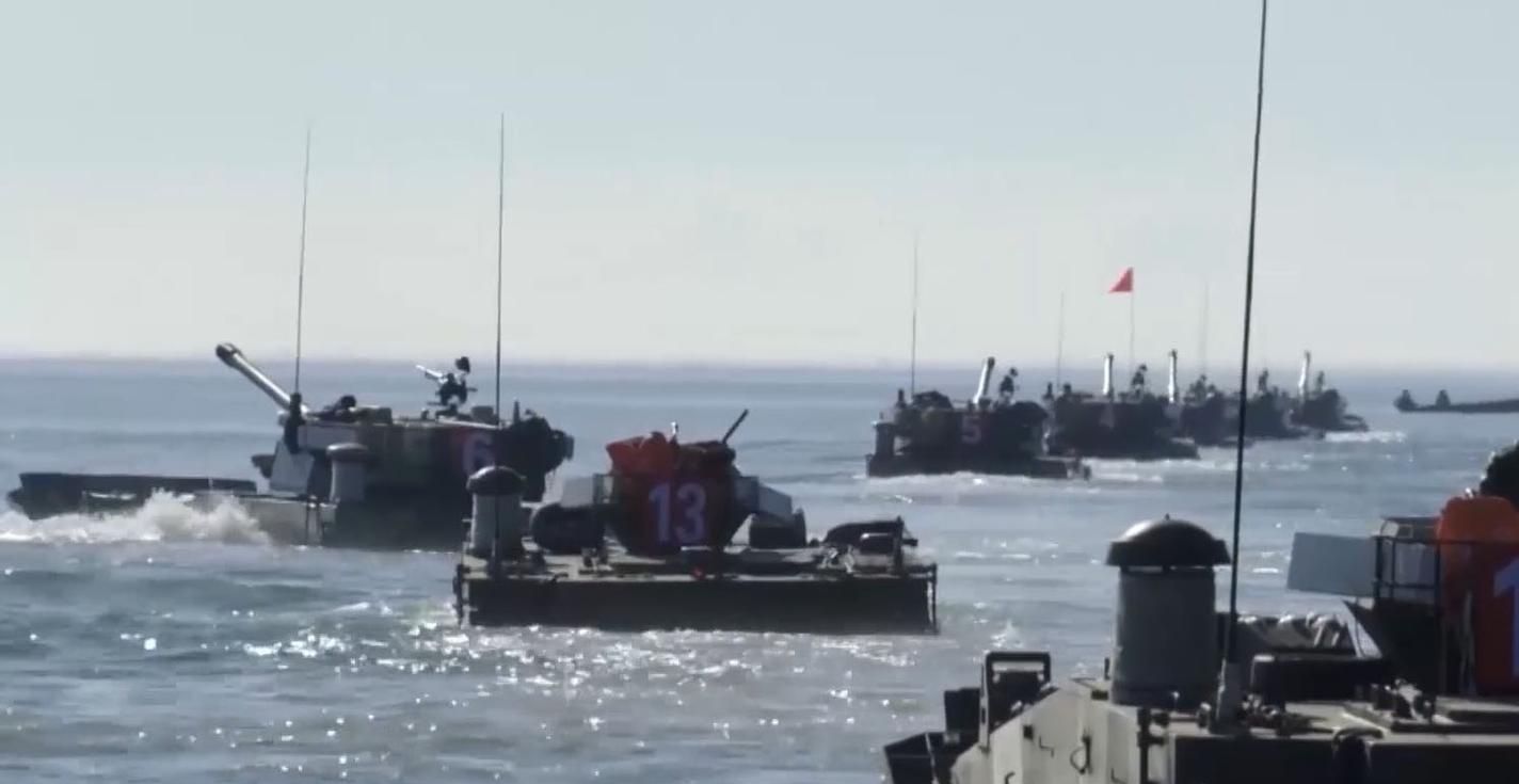 解放军在台湾周边海域和空域的巡逻活动，维护国家主权与和平稳定的坚定力量，解放军在台湾周边海域和空域强化巡逻，捍卫国家主权与安全稳定的力量展示