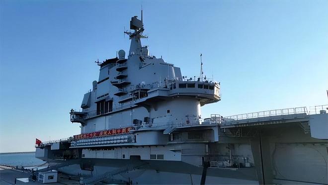 辽宁舰副舰长陆强强简介，海军精英的杰出代表，辽宁舰副舰长陆强强，海军精英的杰出代表简介