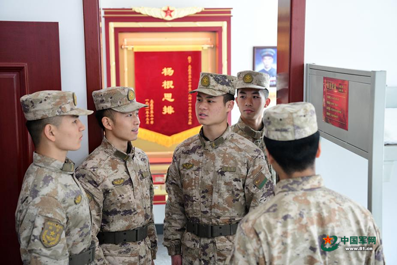 杨根思连臂章,荣耀与传承的象征,杨根思连臂章,荣耀传承的徽章