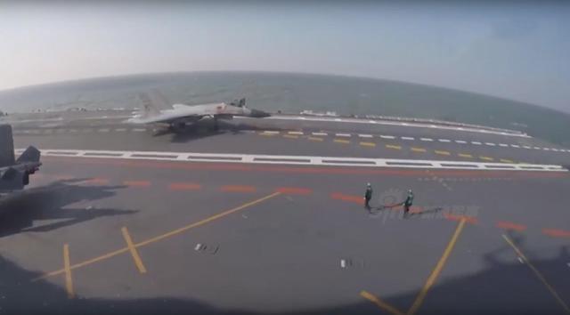 辽宁舰夜间起降,展现中国海军力量的不凡实力,辽宁舰夜间起降,展现中国海军力量的震撼实力