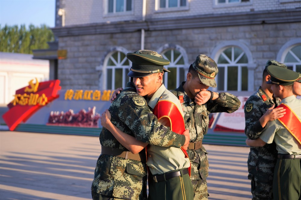 黑龙江老兵打新兵,反思背后的深层次问题,黑龙江老兵打新兵事件背后的深层次问题反思