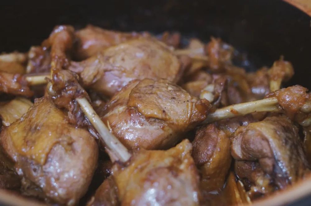 泉州姜母鸭，一道传承千年的美食传奇，泉州姜母鸭，千年传承的美食传奇之旅