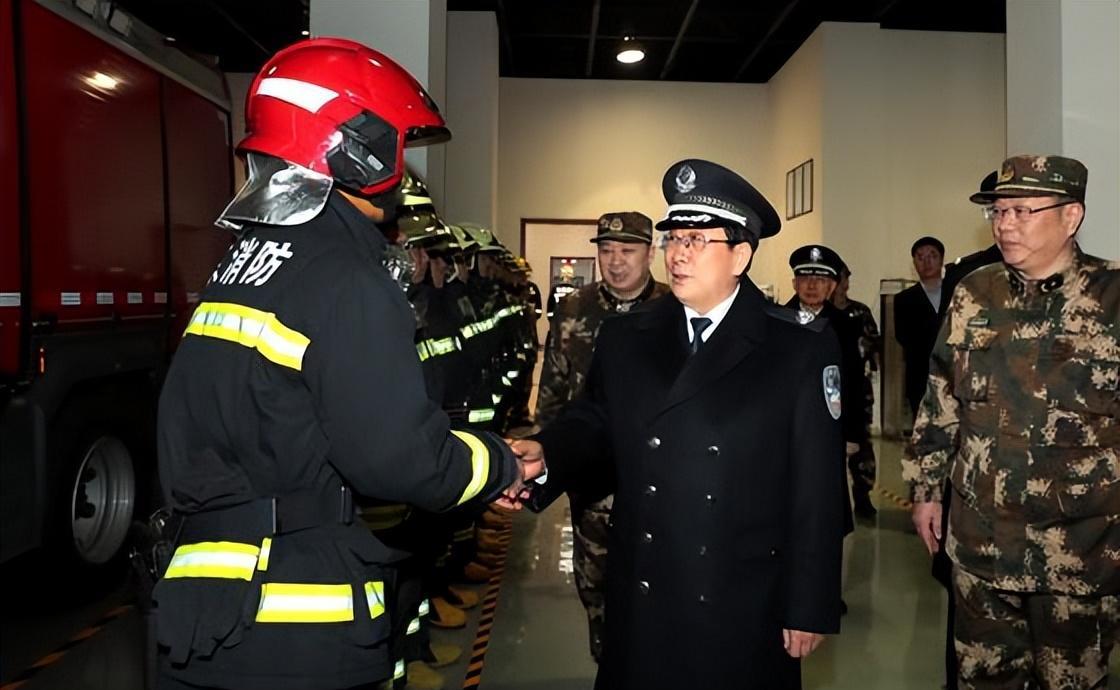 公安部长大还是国防部长,职责与权力的探讨,公安部长与国防部长职责与权力之比较,职务地位孰高孰低?