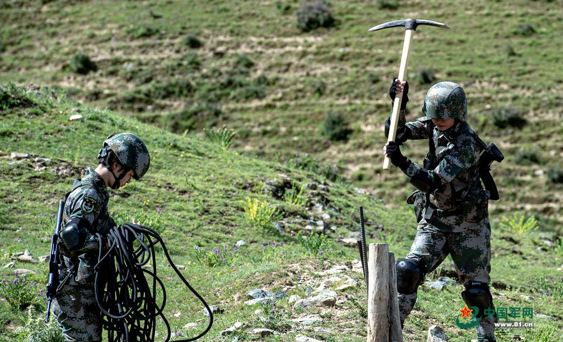 军中玫瑰，14集团军特战女兵的风采，军中玫瑰，特战女兵风采在第十四集团军绽放