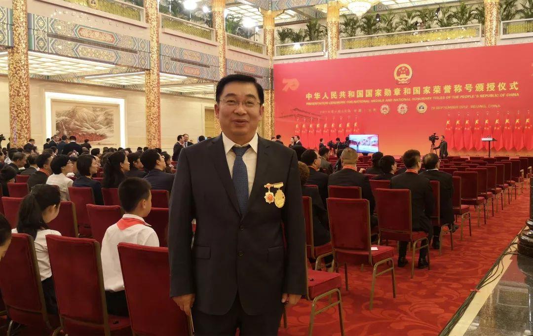 共和国勋章难拿吗？解析其背后的荣誉与挑战，共和国勋章背后的荣誉与挑战，获取难度解析