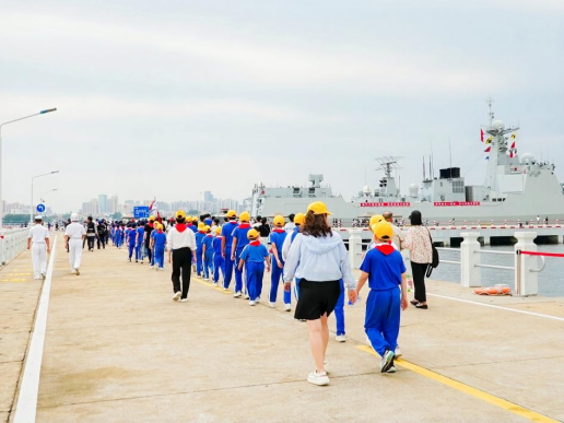 海军节军营开放日,展现海军风采,深化军民融合,海军节军营开放日,展现风采,军民融合共进