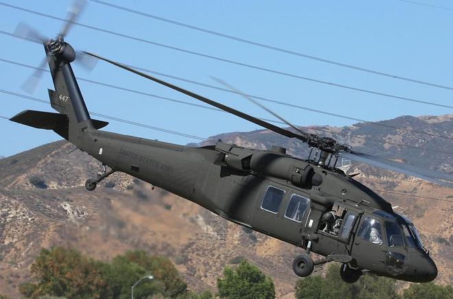 高原黑鹰直升机,翱翔在蓝天与高原之间的力量象征,高原黑鹰直升机,蓝天与高原间的力量翱翔者