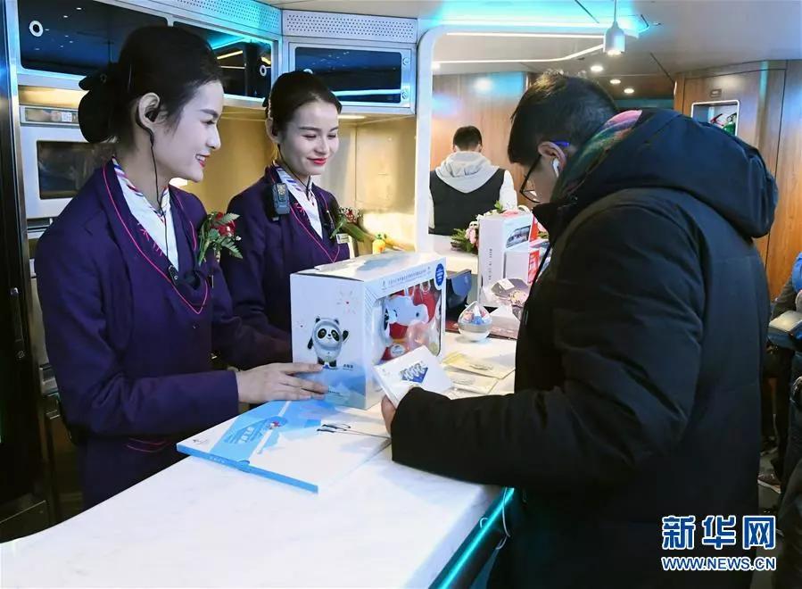 中国第二艘国产航母航拍,壮丽航迹,大国重器,中国第二艘国产航母壮丽航迹,大国重器的骄傲