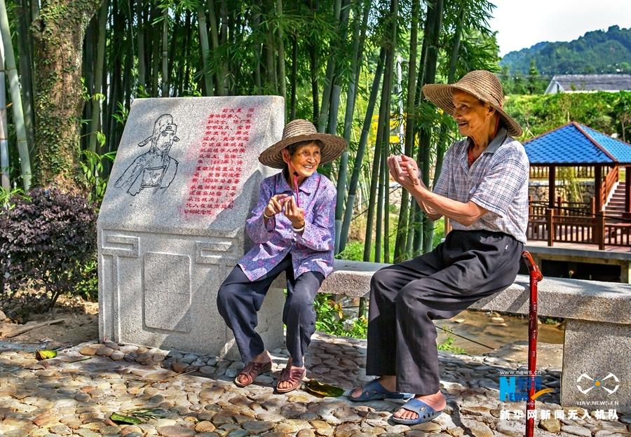 中国第二艘国产航母航拍,壮丽航迹,大国重器,中国第二艘国产航母壮丽航迹,大国重器的骄傲