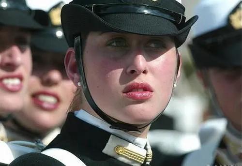 智利女兵,军队中的璀璨明珠,智利女兵,军队中的耀眼明珠