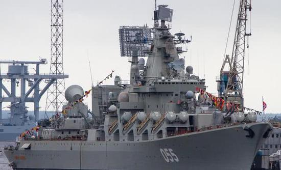 瓦良格号与莫斯科号,两大巨舰的历史与现状,瓦良格号与莫斯科号巨舰,历史、现状探秘