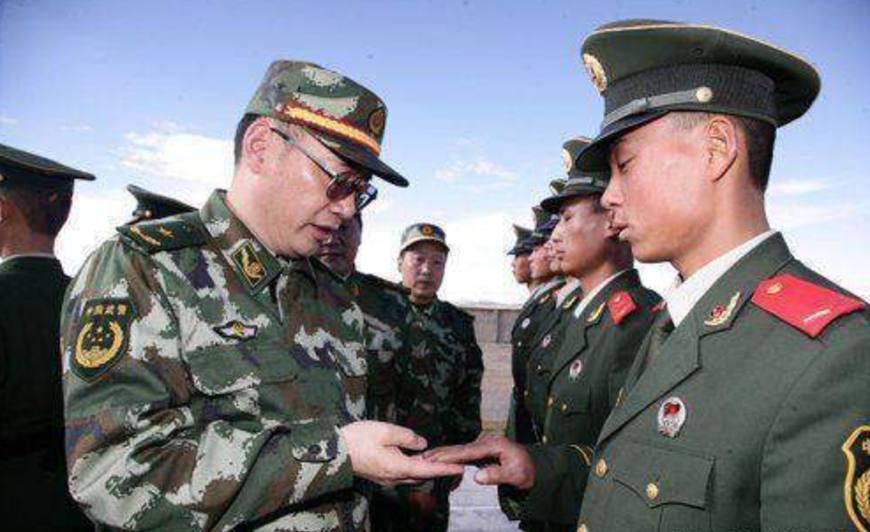 军衔等级在现代军队中的意义与制度构建,现代军队军衔等级的意义与制度构建探究