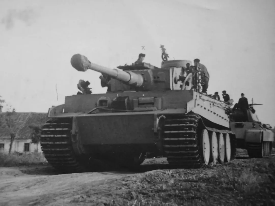 白色虎式坦克超清,战争机器的艺术与力量展现,白色虎式坦克超清,战争机器的艺术力量展现