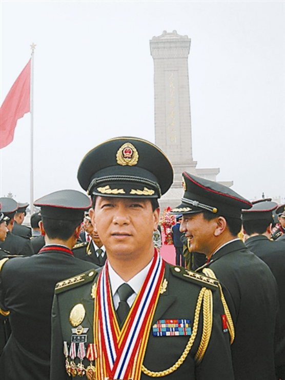 独臂将军丁小军,生平简历与非凡人生,独臂将军丁小军,生平简历与非凡人生的传奇故事