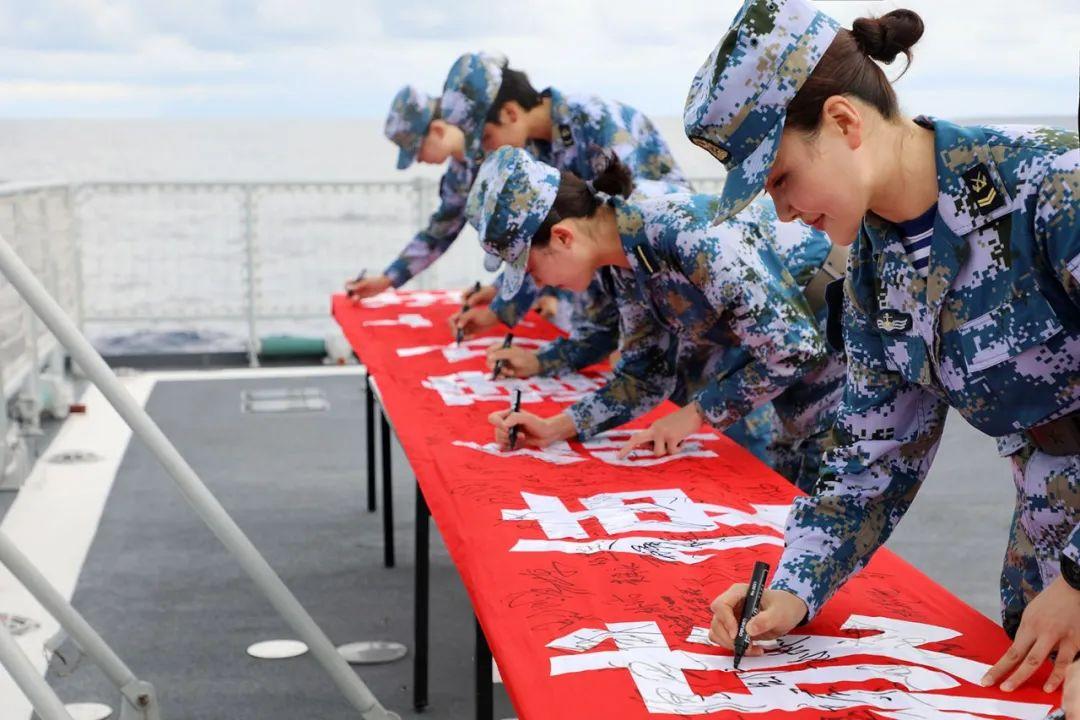 亚丁湾护航国家及其贡献,亚丁湾护航,多国联手护航海上通道的贡献与力量展示