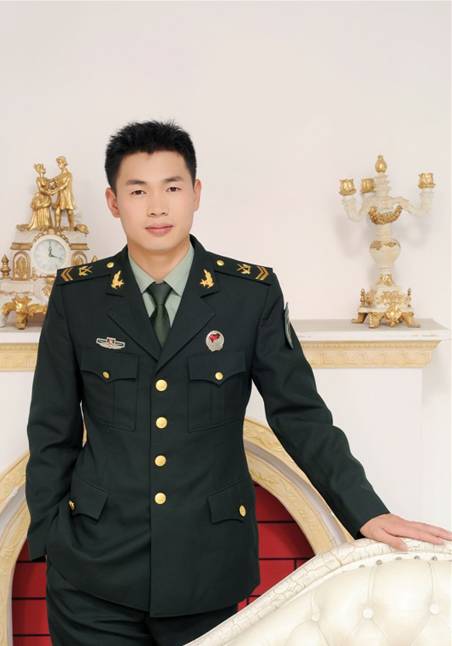 现役军装图片,展现时代风貌与荣耀使命,现役军装风采,时代风貌与荣耀使命的展现