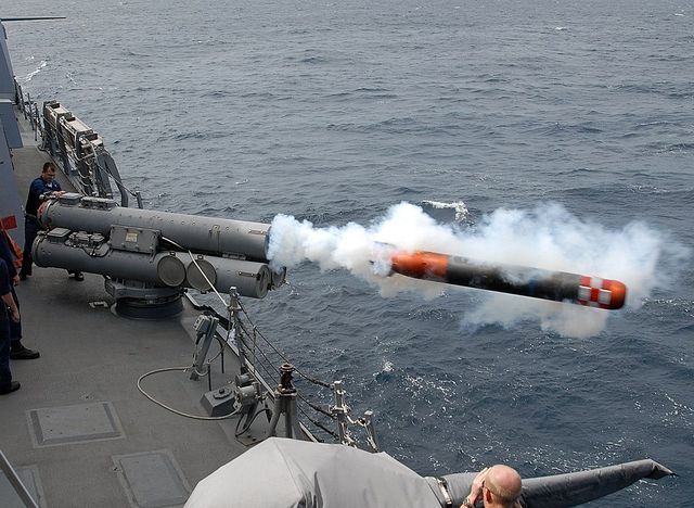 三联装鱼雷发射管,现代海军的致命武器,三联装鱼雷发射管,现代海军的致命利器