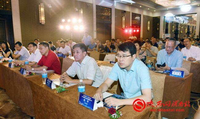 丁宏武,一位引领时代的杰出人物,丁宏武,时代引领者的杰出风采