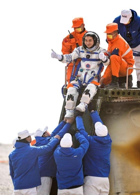 八一勋章的荣誉与奖励金额，一份特殊的荣誉，一份特殊的奖励，八一勋章，特殊荣誉与奖励金额的双重荣光