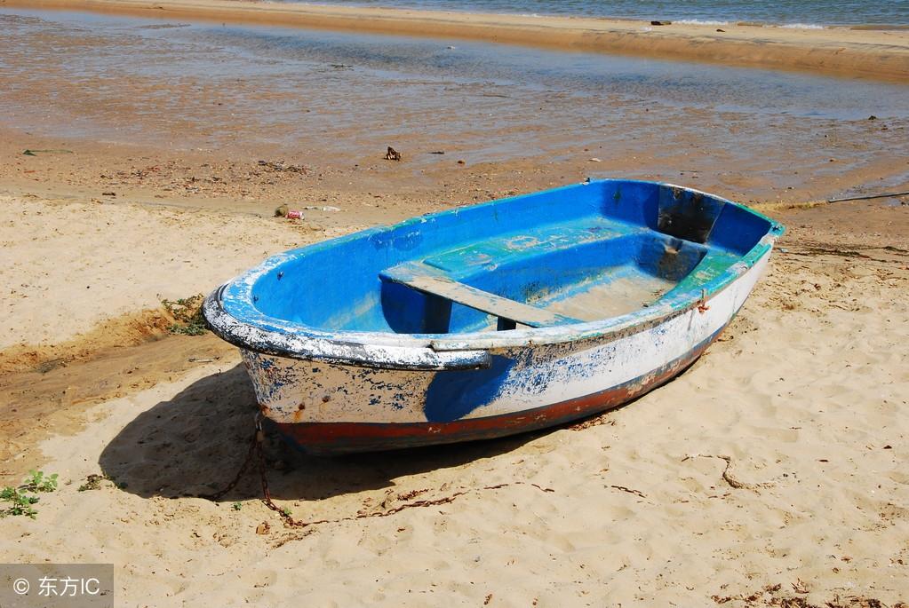 台湾海峡的守护者，军舰照明灯，台湾海峡的守护者，军舰照明灯闪耀护航之路