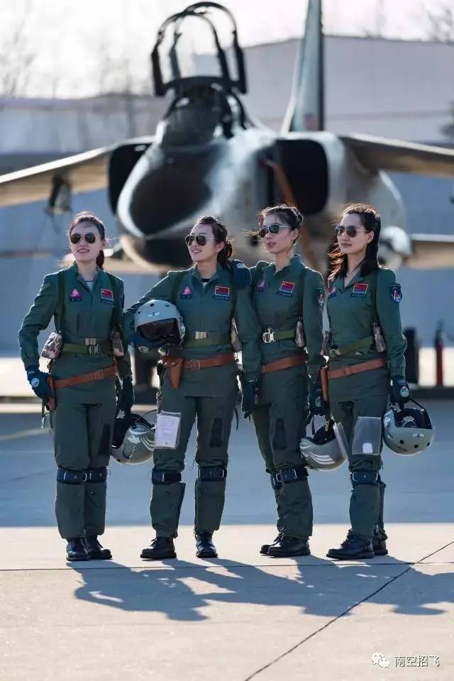 中国空军飞行员,帅气图片展现英勇风采,中国空军飞行员英勇风采的帅气图片展示